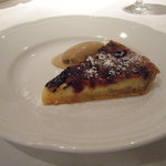 レストラン コバヤシ - 木いちごブルーベリーのクラフティ　ウーロン茶のアイスクリーム添え