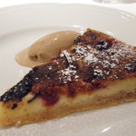 レストラン コバヤシ - 木いちごブルーベリーのクラフティ　ウーロン茶のアイスクリーム添え