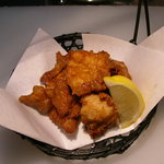 串かつまるまん - サイドメニュー人気No1の「ざんぎ」です。（特製たれに漬け込み、寝かせてから揚げる鶏の唐揚げ）