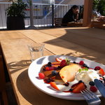 10316974 - RH Cafe バターミルクパンケーキ フルーツ (800円)