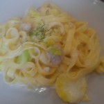 ビストロ ド ラムカン - ホタテとキャベツのクリームパスタ