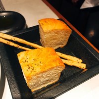 オステリア ブッビーノ - 謎にうまいパン