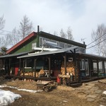 ナシラ舎 - 町道から入るとこの眺め