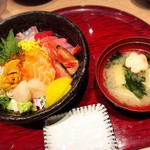 生け簀の甲羅 - 本日の海鮮丼(上)