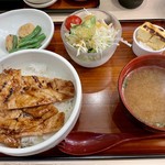 キ久好 - 間違って注文してしまった「十勝小豚丼・レディースセット」…･･･(･∀･i)ﾀﾗｰ･･･