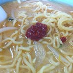 山久ラーメン - 半分程食べた所で豆板醤