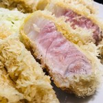 成蔵 - 見事なとんかつの断面！