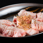 和牛焼肉大衆酒場 ホルモン博多春吉のじゃん横 - 