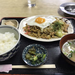 味処志水 - 料理写真:日替り 目玉焼そば定食