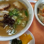 やまいし - 炊込みご飯とラーメン　850円