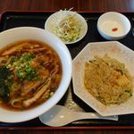 新新 - 香味揚げ鶏ラーメン　＋　エビチャーハン　680円（税別）　＋　刀削麺に変更　120円（税別）