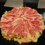 居酒屋すずらん - 敷き詰められた もち豚ロース