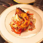 The shakespeare New York City - いびとソバ・ヌードルのサラダ。チョイこれは冷たすぎて食べにくい。ま、ご愛嬌。