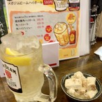 よって屋 - メガジムビームハイボール 580円とお通し