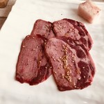 黒毛和牛食べ放題Z - 最初の牛タン