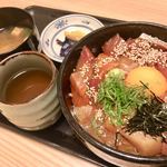 Yuushokubouya - 漁師の海鮮丼(味噌汁、漬物付)(¥750税別)