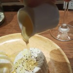 CHEESE FAICAL - リコッタチーズに蜂蜜をトロ～(*￣∇￣)ノ