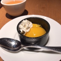 中国料理 大湖苑  - 天然海老のチリソース炒めランチ ¥1,200
                    デザート + お茶