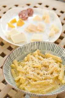 Via Transito - マントヴァ風かぼちゃとアマレッティのパスタ／イタリア直送チーズの盛り合わせ