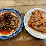 九州ラーメン 桜島 - 食べるラー油、キムチ