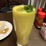 大衆食堂シックダール - ミントマンゴ―ラッシー