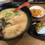 一成 - ラーメン（こく味）＝５００円
      おにぎり＝１００円