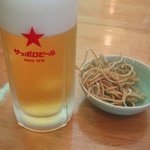 手打ち蕎麦 い志い - 生ビールに揚げ蕎麦の付け出し