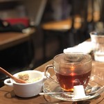 ラ　ブーシュリー　グートン - セットドリンク。紅茶のホットです。