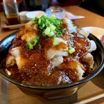 Baneton - 「ローストポーク丼・温泉玉子付き」(肉＆ライス大盛り900円)