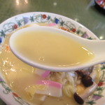 江山楼 - スープはあさりの旨みが効いたクリーミ～な鶏ガラスープ♪