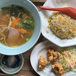 ラーメン天馬 - ラーメン定食L（唐揚） 820円