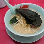 ラーメン山岡家 - 塩ネギに海苔トッピング