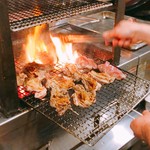 Dynamic charcoal-grilled dishes and a variety of delicious Creative Cuisine ♪