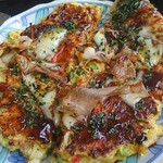 いづみ - 料理写真:お好み焼きミックス(イカ、エビ、豚肉)700円(税込) 完成