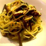 フィッシュ グラウンド - スモークチキンとワラビのパスタ　オイル