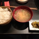 旭町ホルモン - ご飯、スープ、漬け物