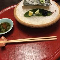 淡悦 - お刺身は二段式。下にはウニがある。