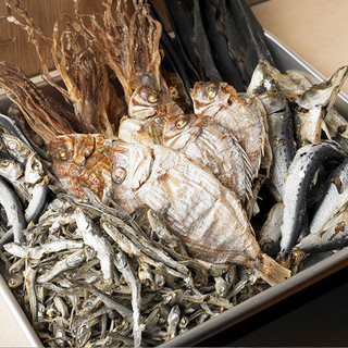 Soup with dried sardines and dried ingredients x plump hand-kneaded noodles with thick noodles