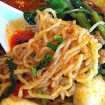バンダル - 麺は少し縮れているなめらか麺。タイの米麺ではなく、中華麺のようでした。