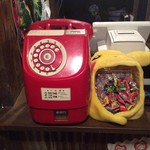 しぶや駄菓子バー - 引退した赤電話