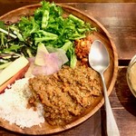 STAND BY FARM - フリーフードに加わったお味噌汁をつけて。これが合う、というかしっくり馴染む