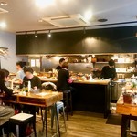 STAND BY FARM - 右側の赤いお鍋が味噌汁です