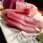 Kaisen Shokujitokoro Ishizaki - ぶりのハラス部分がまた美味い。