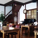 Shirakabe Kurabu - テーブル＆ピアノ＆古時計