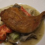 アベス - メイン　アベス定番　骨付き鶏モモ肉のコンフィ