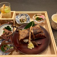 鉄板料理 花六 - 花六八寸弁当1380円　新玉ねぎの下の桜えびの塩麹漬けが超絶に美味　　