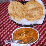 サティヤム - ケララフィッシュカレー（1,250円）とパトゥーラ（400円）