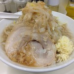 らーめん Pit - らーめん（太めん）730円
                                ニンニク、アブラ、タマネギ