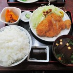 三好家 - 豚かつ定食 野菜盛り 880円 + ご飯 大盛り 50円 ＝ 930円（税込）。　　　　　2019.03.07