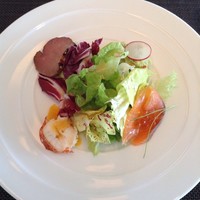 ブリーズ オブ トウキョウ - クリスマスのリッチなサラダ